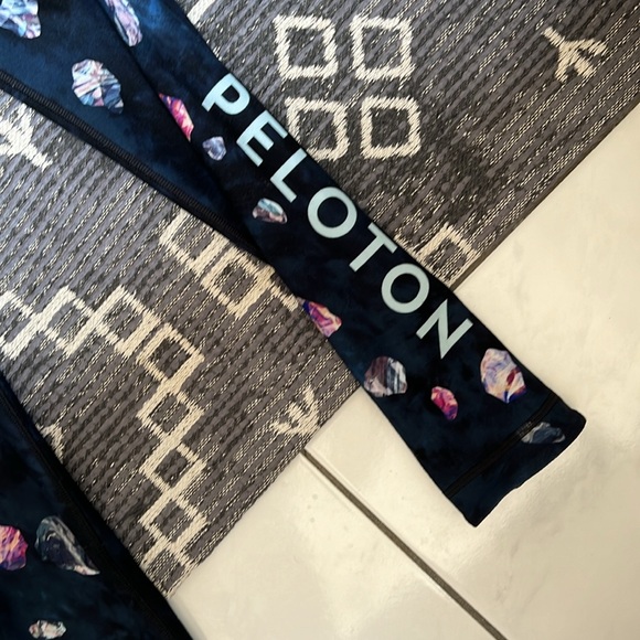 Wear It To Heart x Peloton Asteroid Print Leggings Tights - Picture 5 of 7